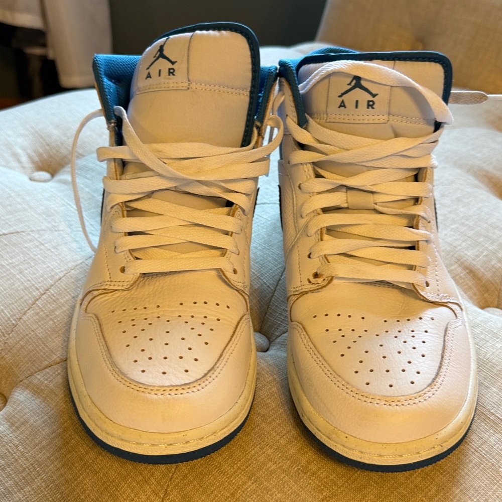 Men's Nike Jordan White and Blue Sneakers - Picture 5 of 8